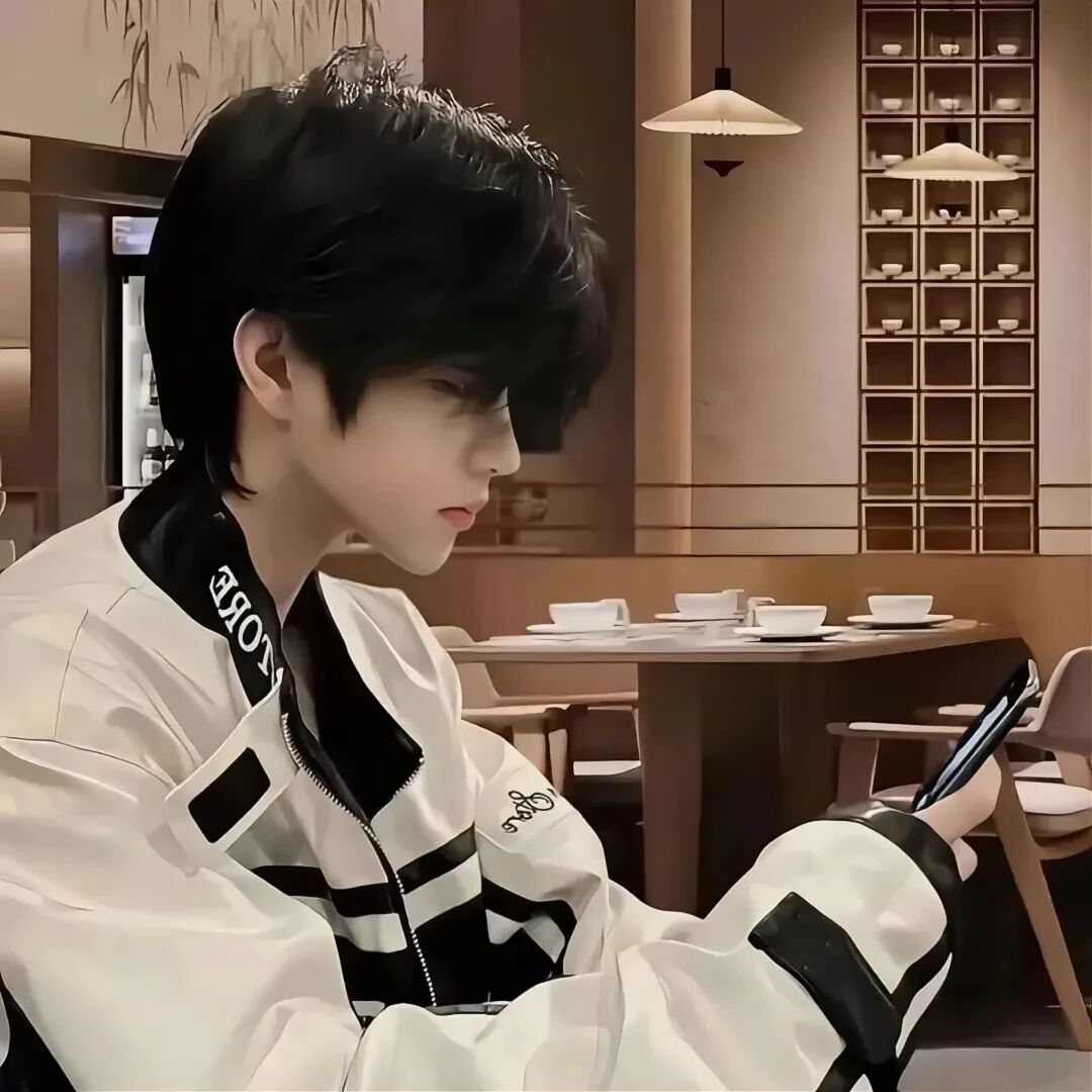 ninwangzuozifaxiao单人真人情侣头像