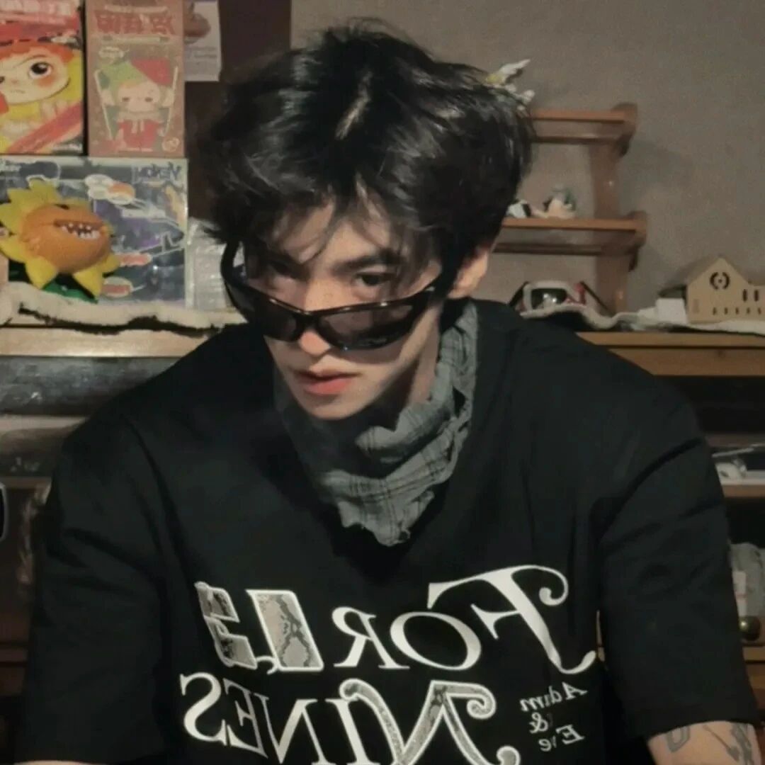 墨镜痞帅男生头像