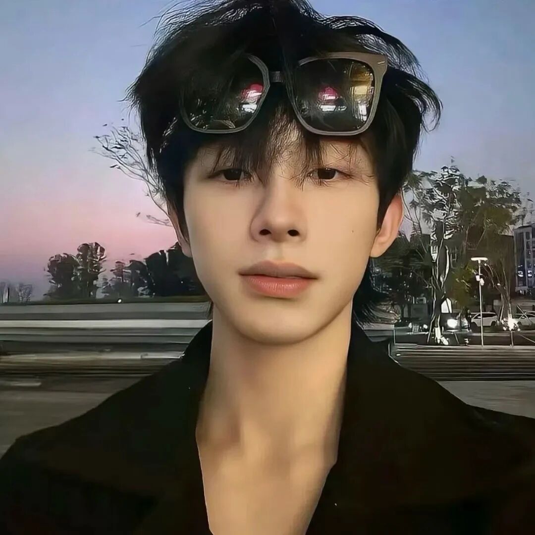 墨镜个性男生头像