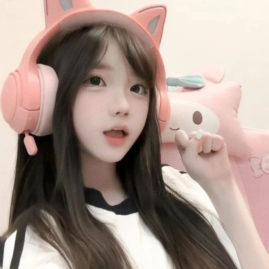 戴耳机少萝女生头像