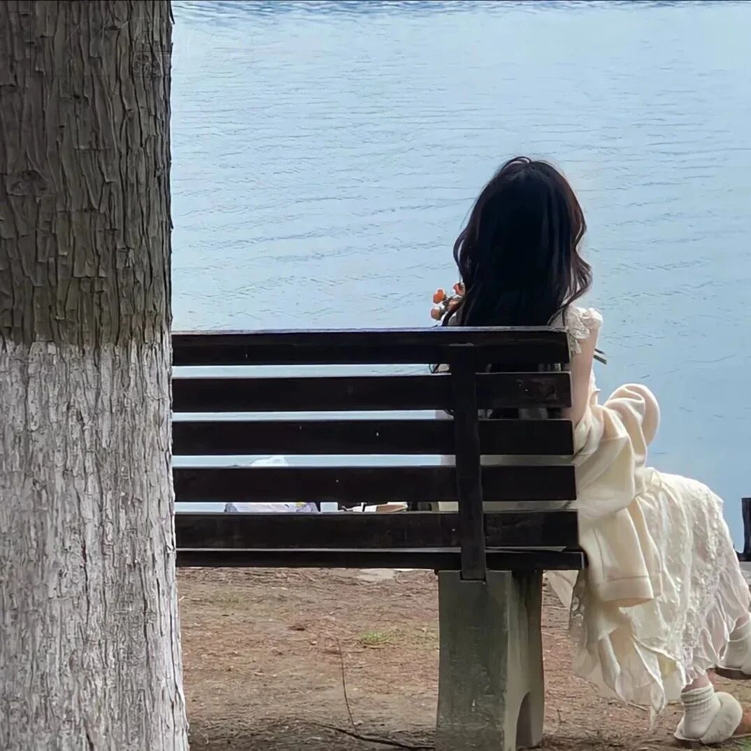 海边温柔不露脸女生头像