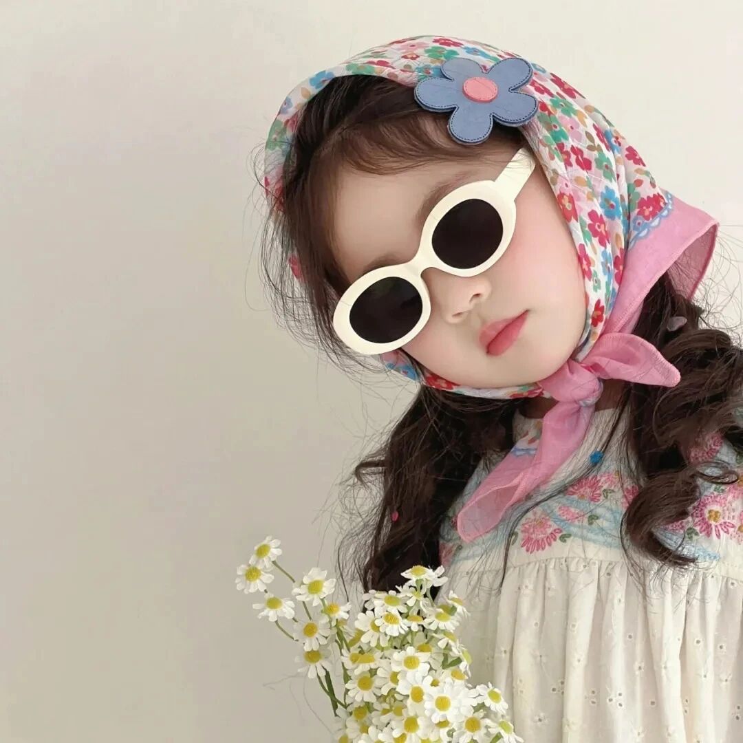墨镜鲜花小女孩萌娃头像