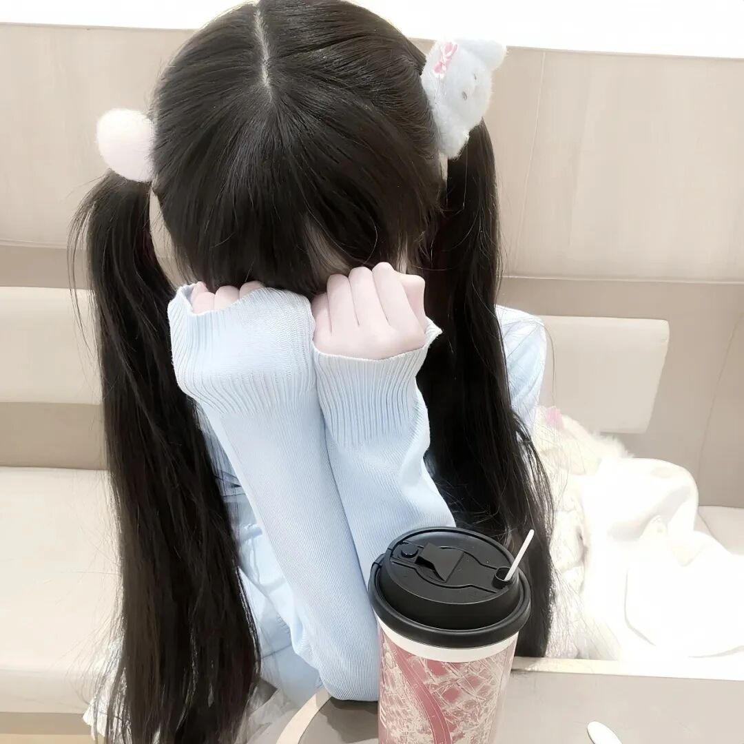 捂嘴少萝不露脸女生头像