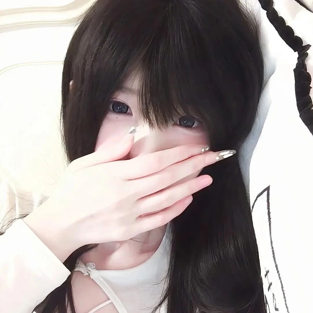 捂嘴少萝女生头像