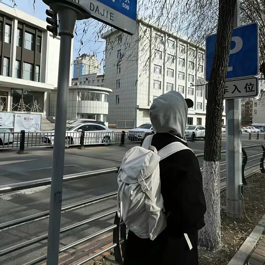 小众背影不露脸男生头像
