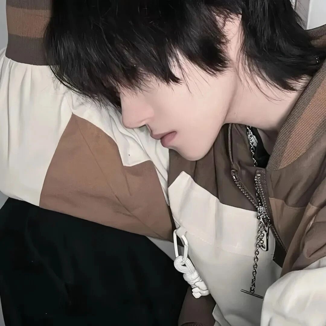 个性侧脸男生头像