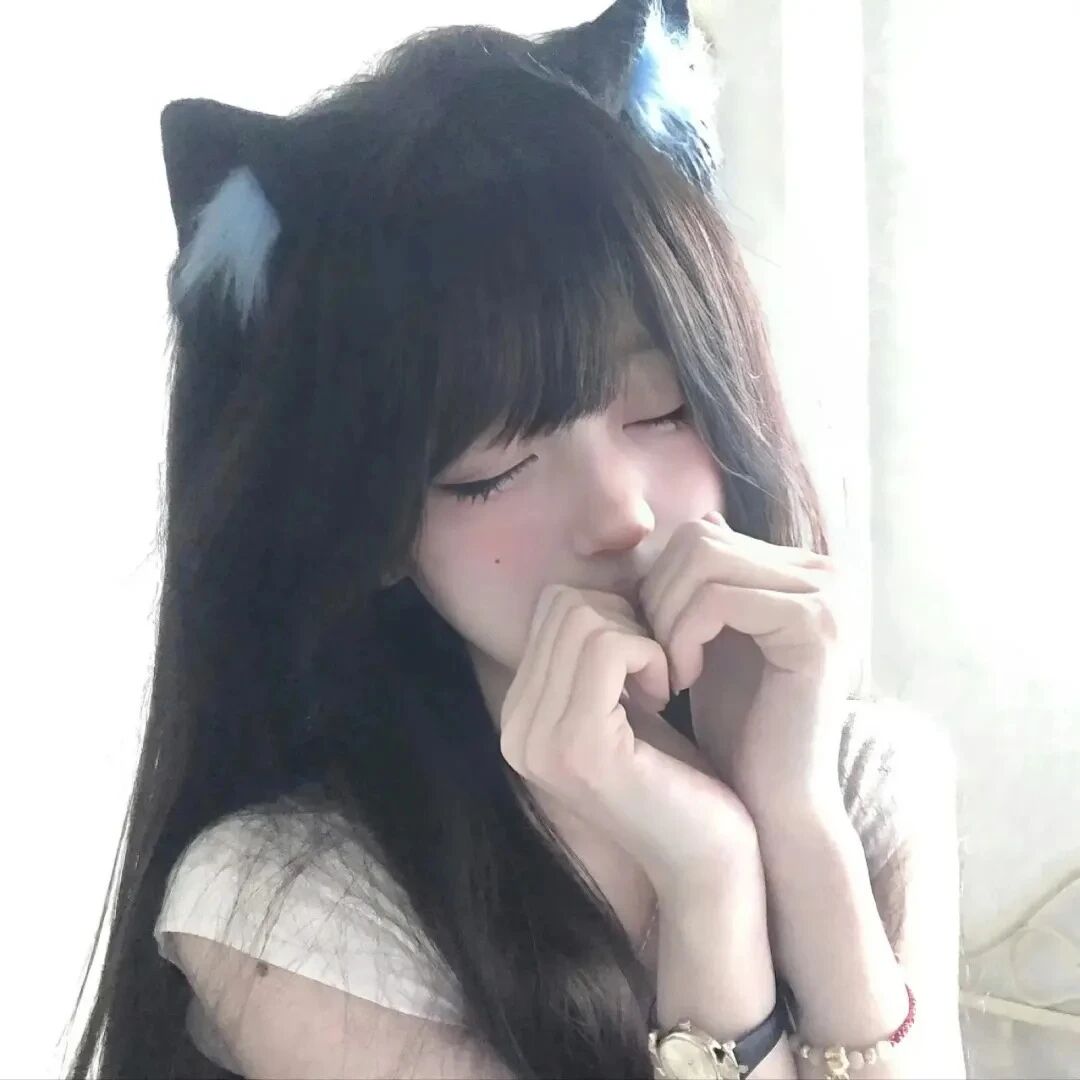 手势比心少萝女生头像