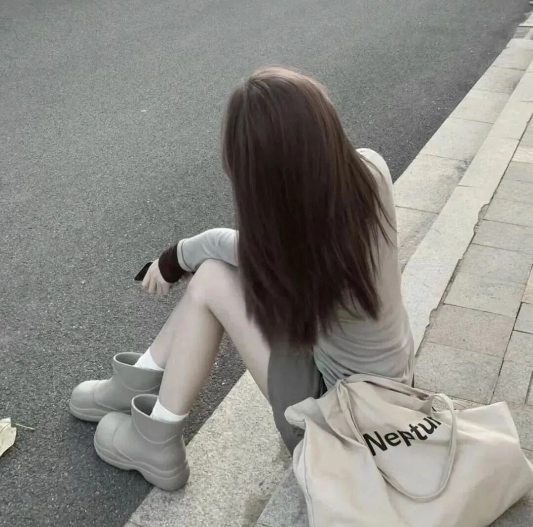 气质背影不露脸女生头像