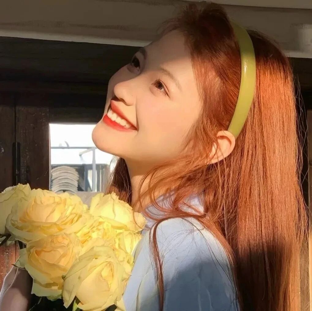 鲜花温柔侧脸女生头像