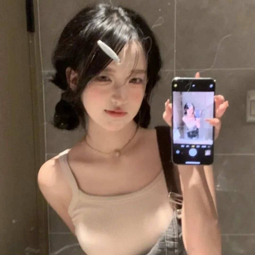 自拍手机纯欲女生头像