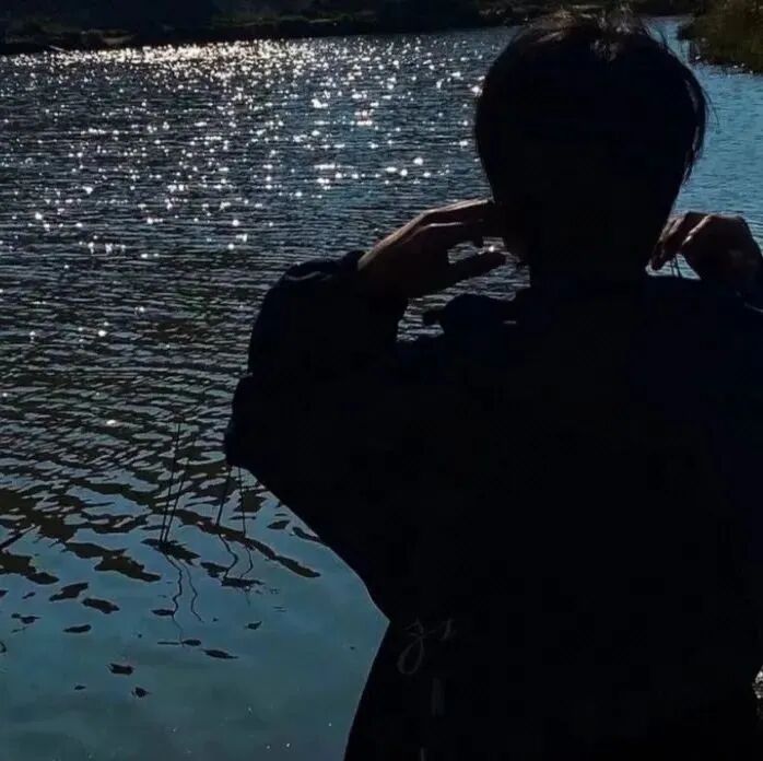 氛围感海边不露脸帅气男生头像