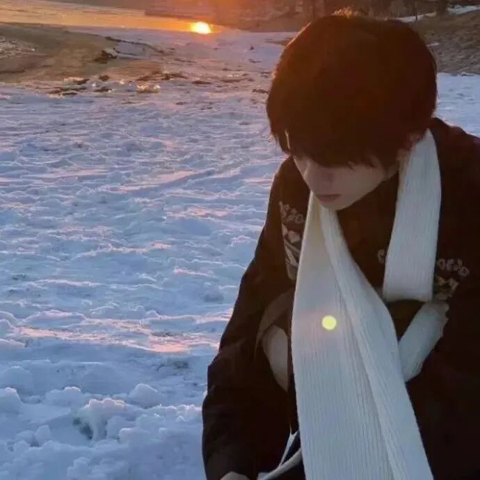氛围感冬天帅气男生头像