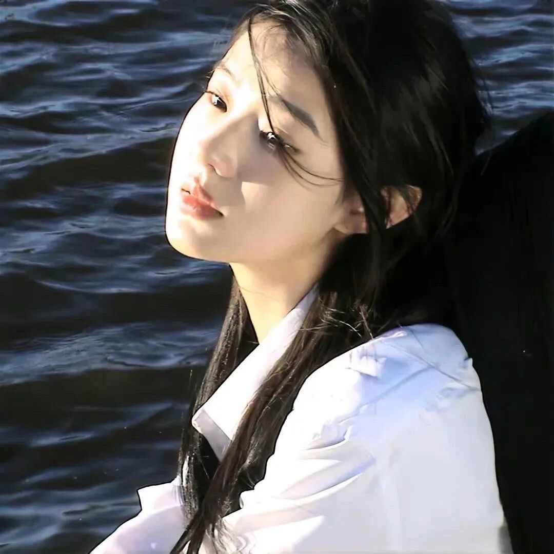 海边温柔女生头像