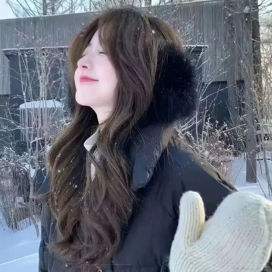 氛围感甜妹冬天侧脸女生头像