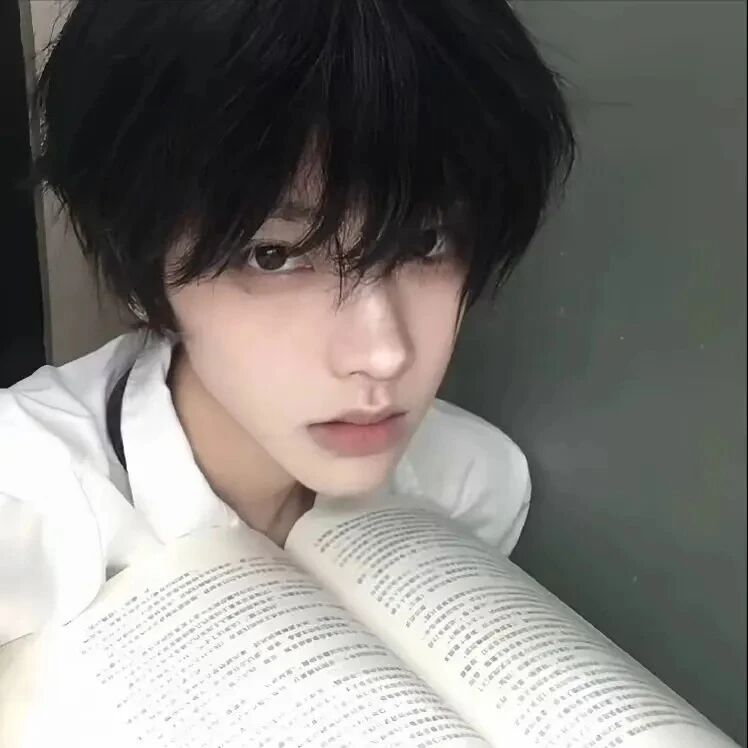 看书个性男生头像