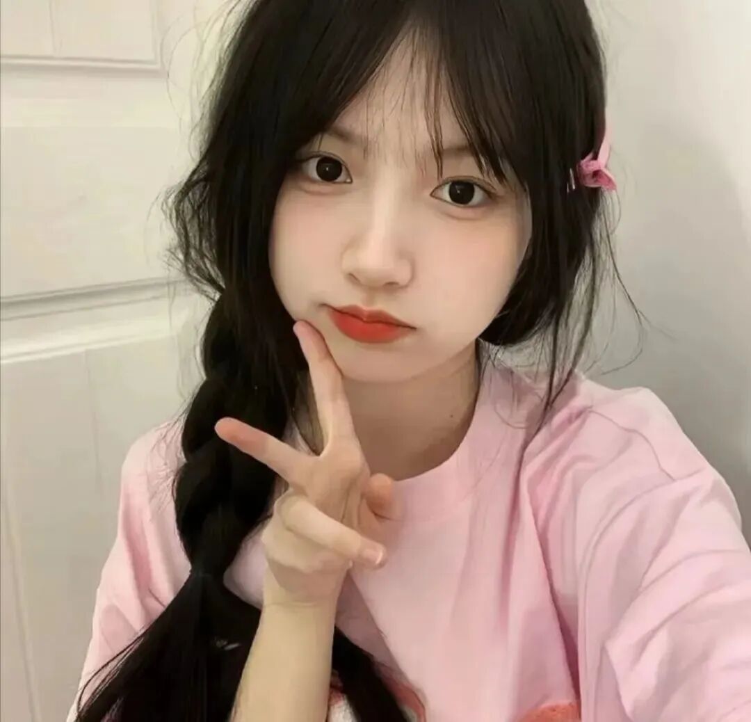 剪刀手甜妹女生头像