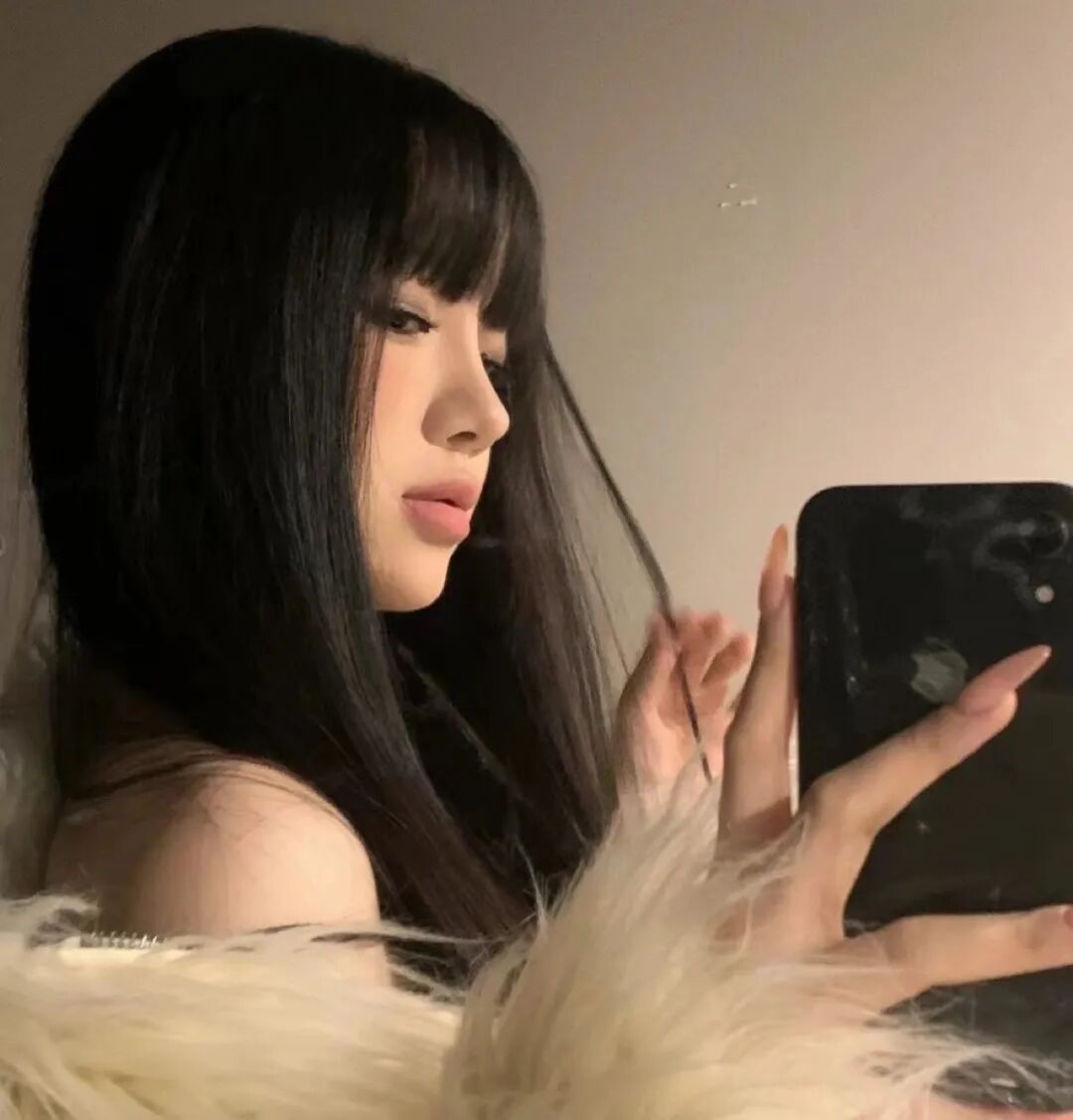 自拍手机甜酷女生头像