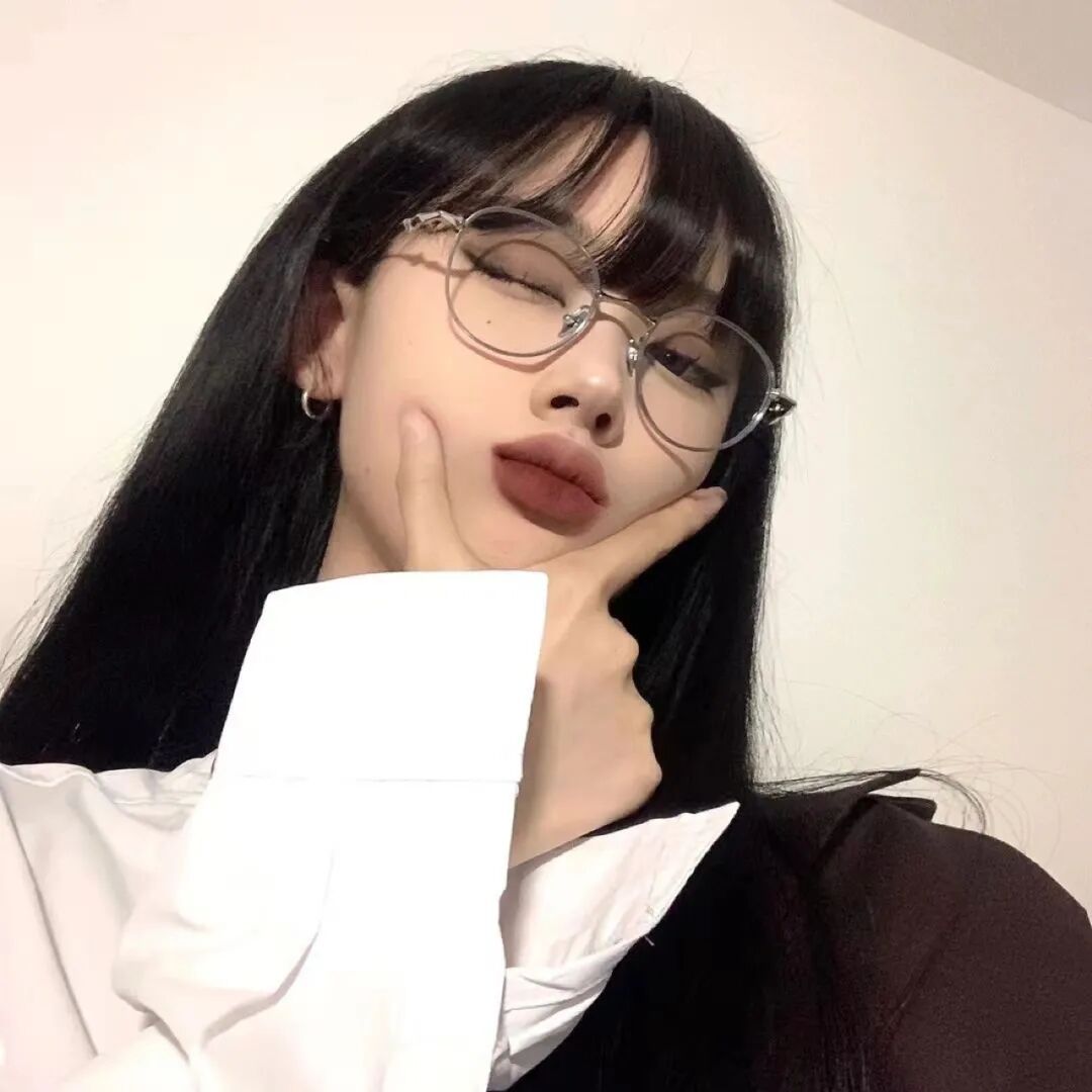 手势甜酷女生头像