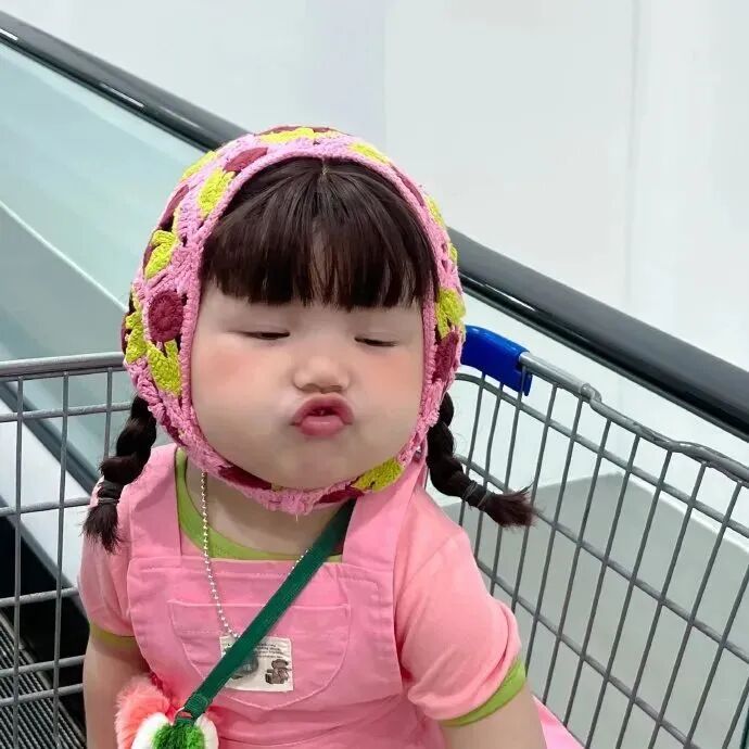 可爱嘟嘴小女孩萌娃头像
