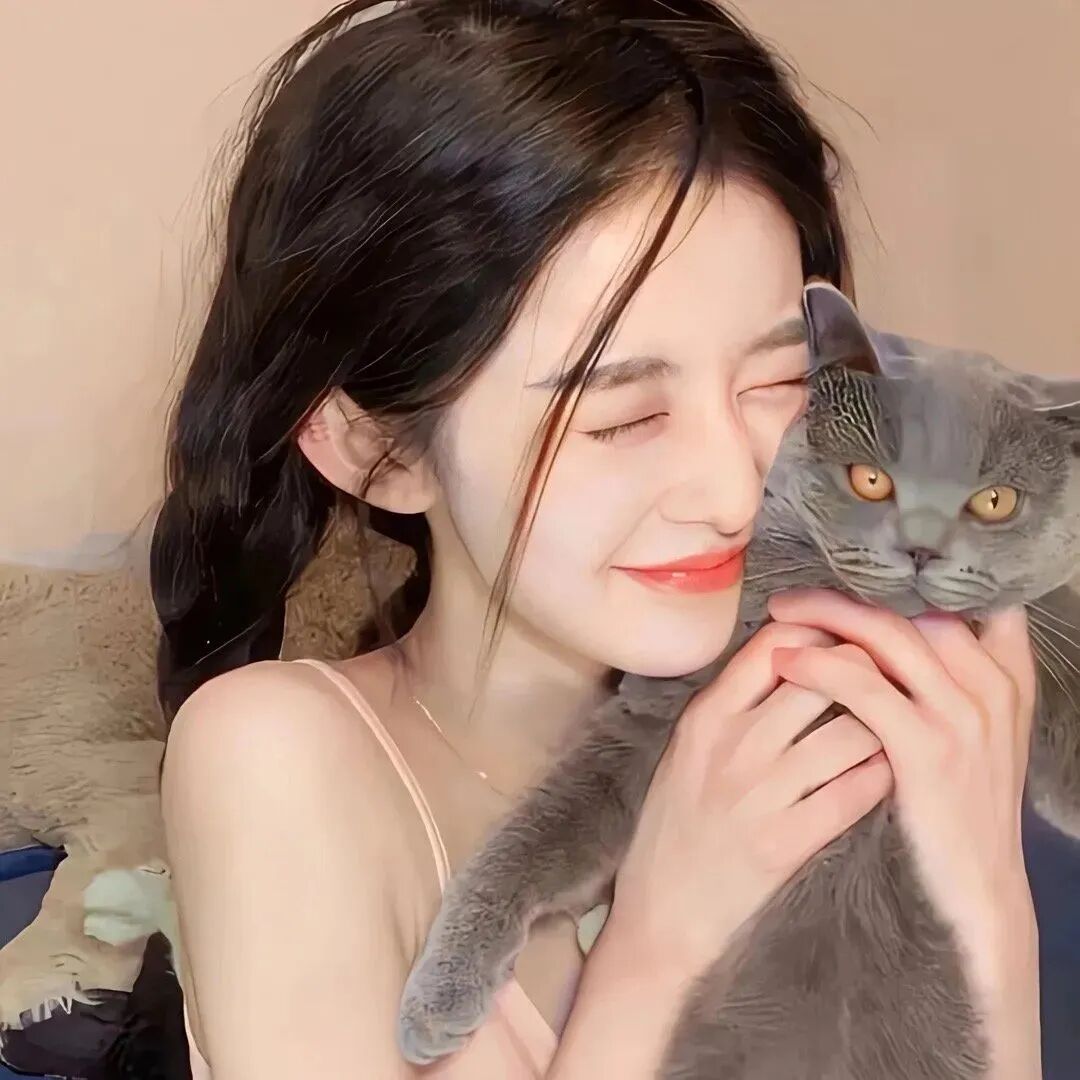 抱着猫咪爱笑甜妹女生头像