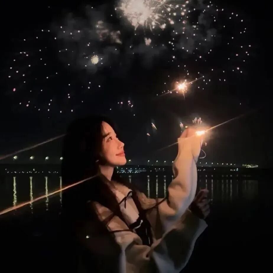新年烟花氛围感侧脸女生头像
