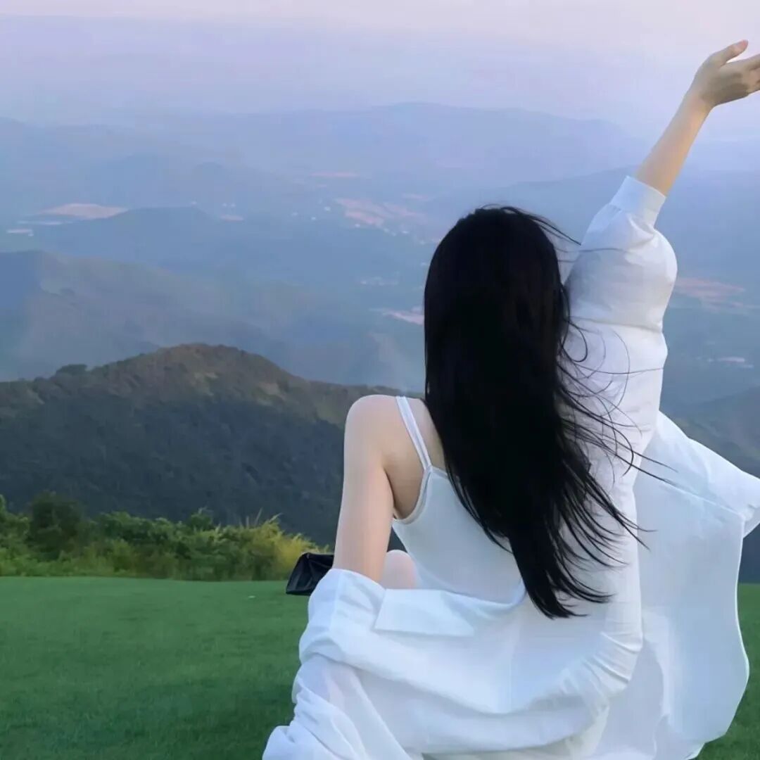 自由感背影不露脸女生头像