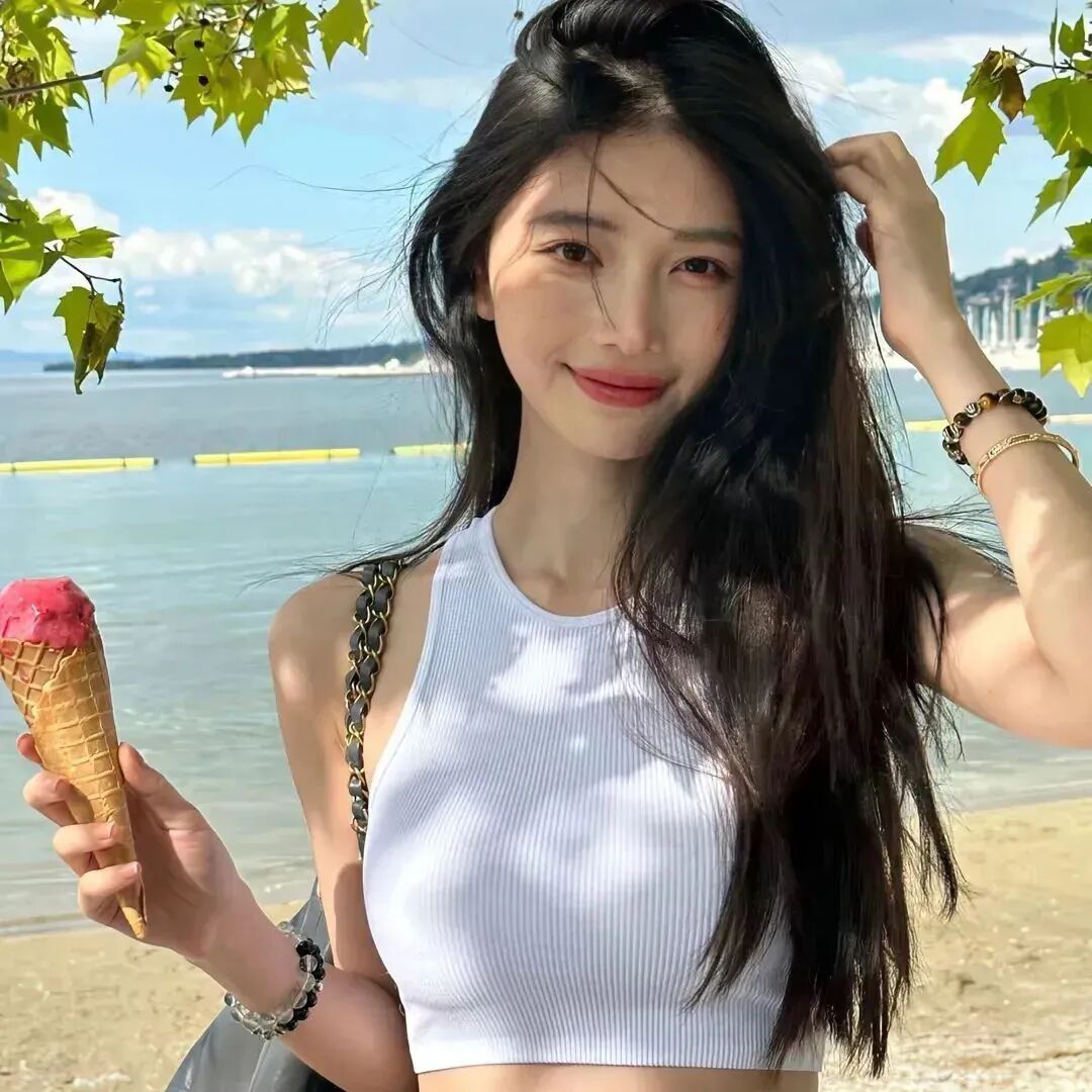 海边小众女生头像