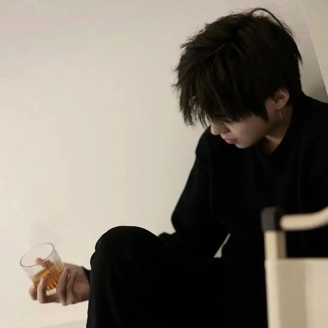 个性侧脸男生头像