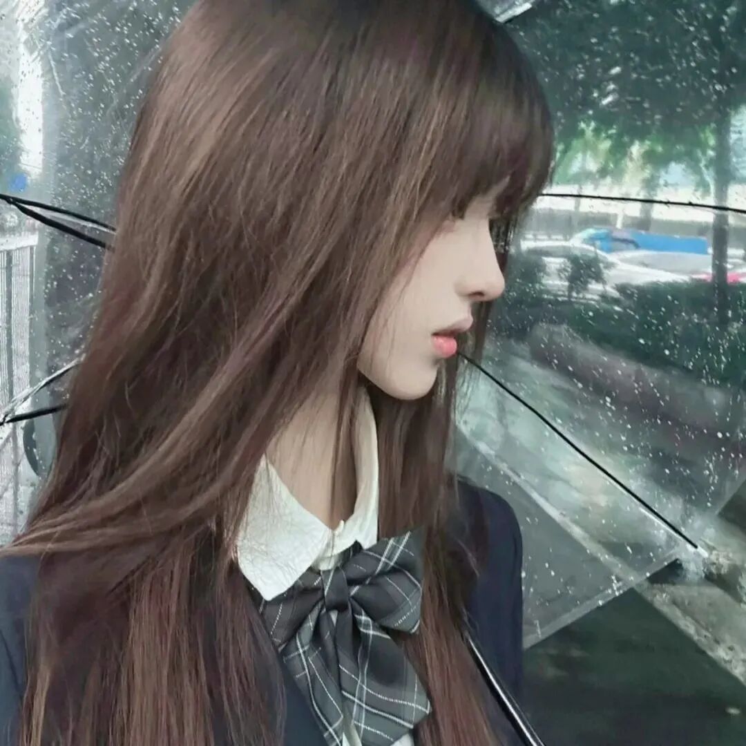 jk制服撑伞侧脸女生头像