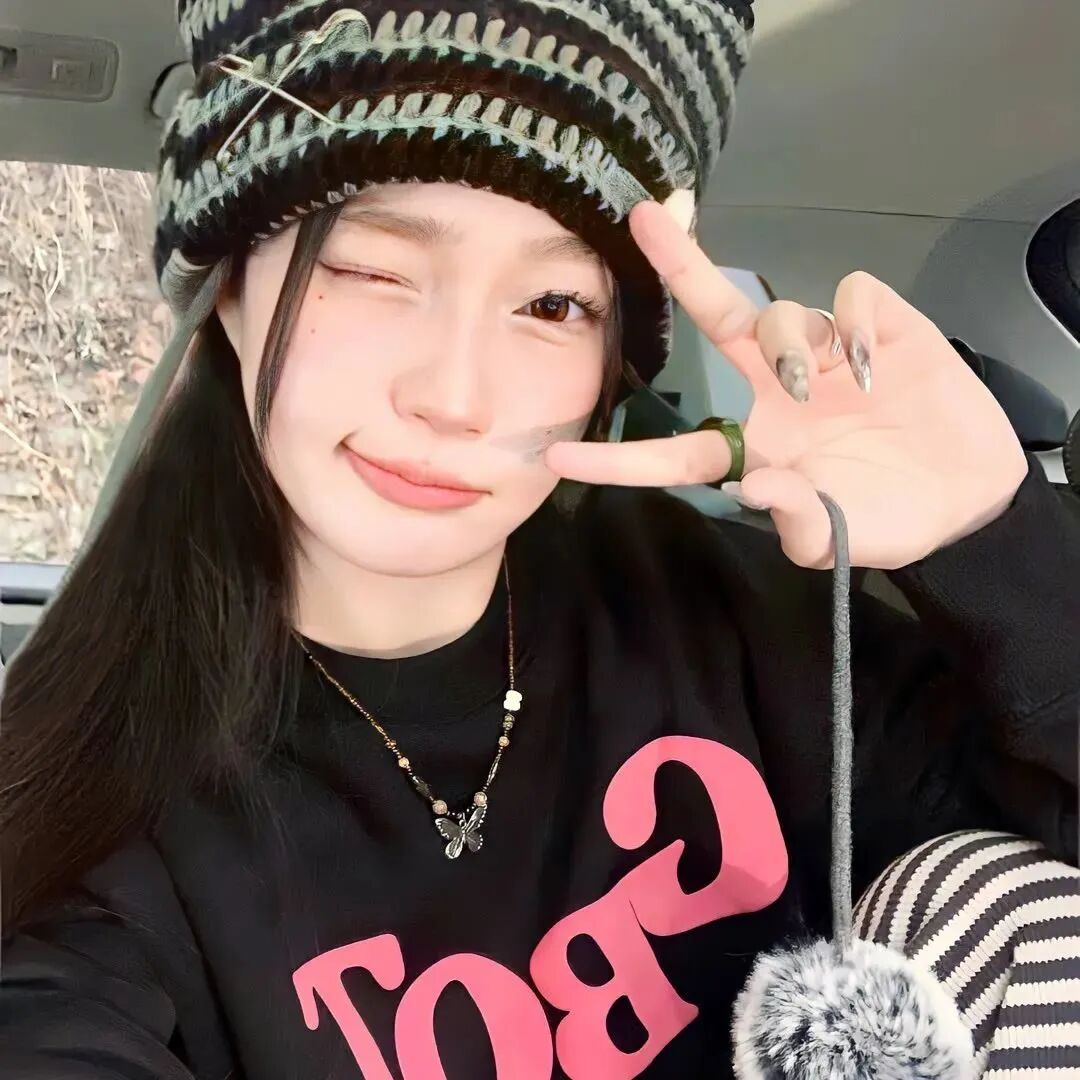 剪刀手小众女生头像