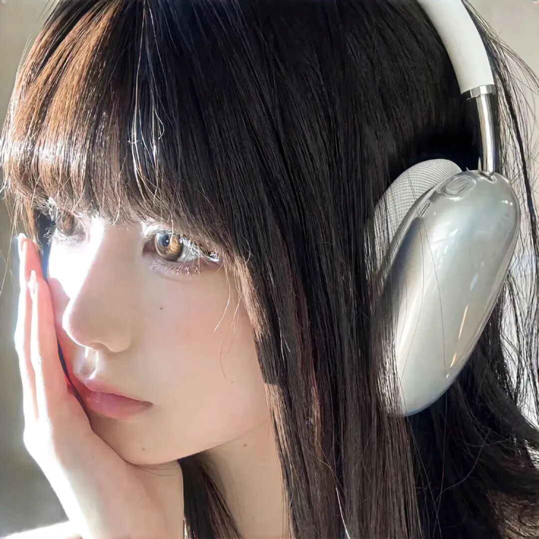 戴耳机温柔女生头像