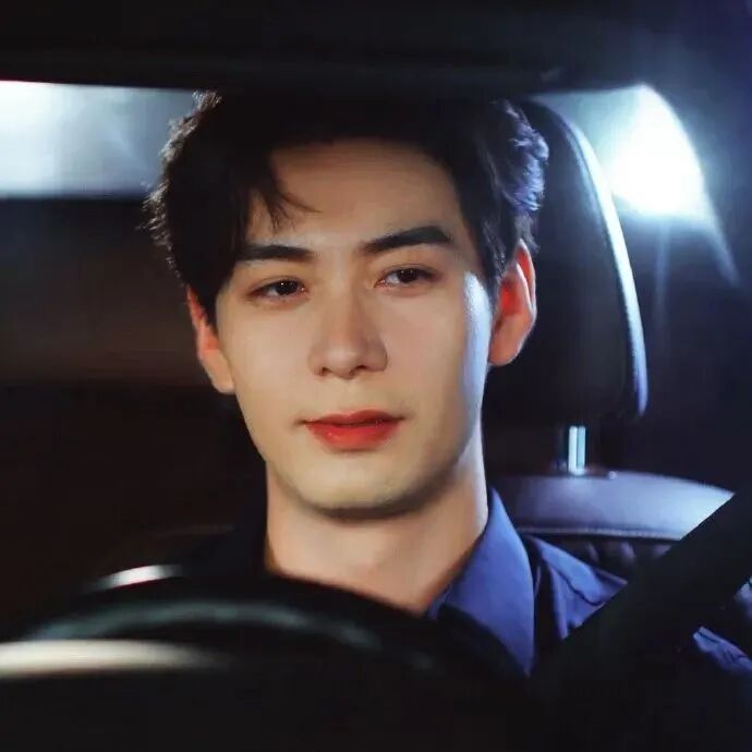 zrzhenrenkailove开车真人情侣头像