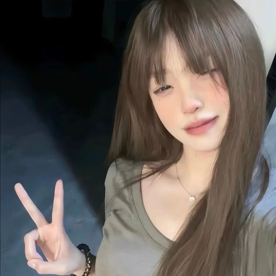 剪刀手甜妹女生头像