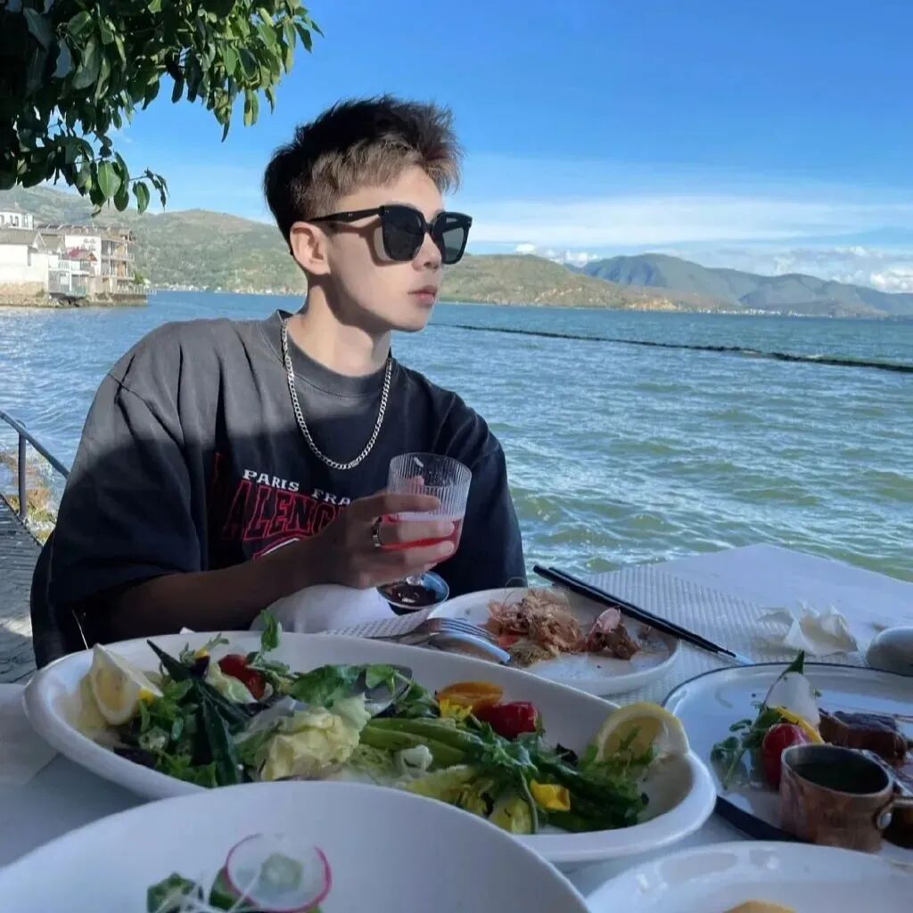 墨镜个性男生头像
