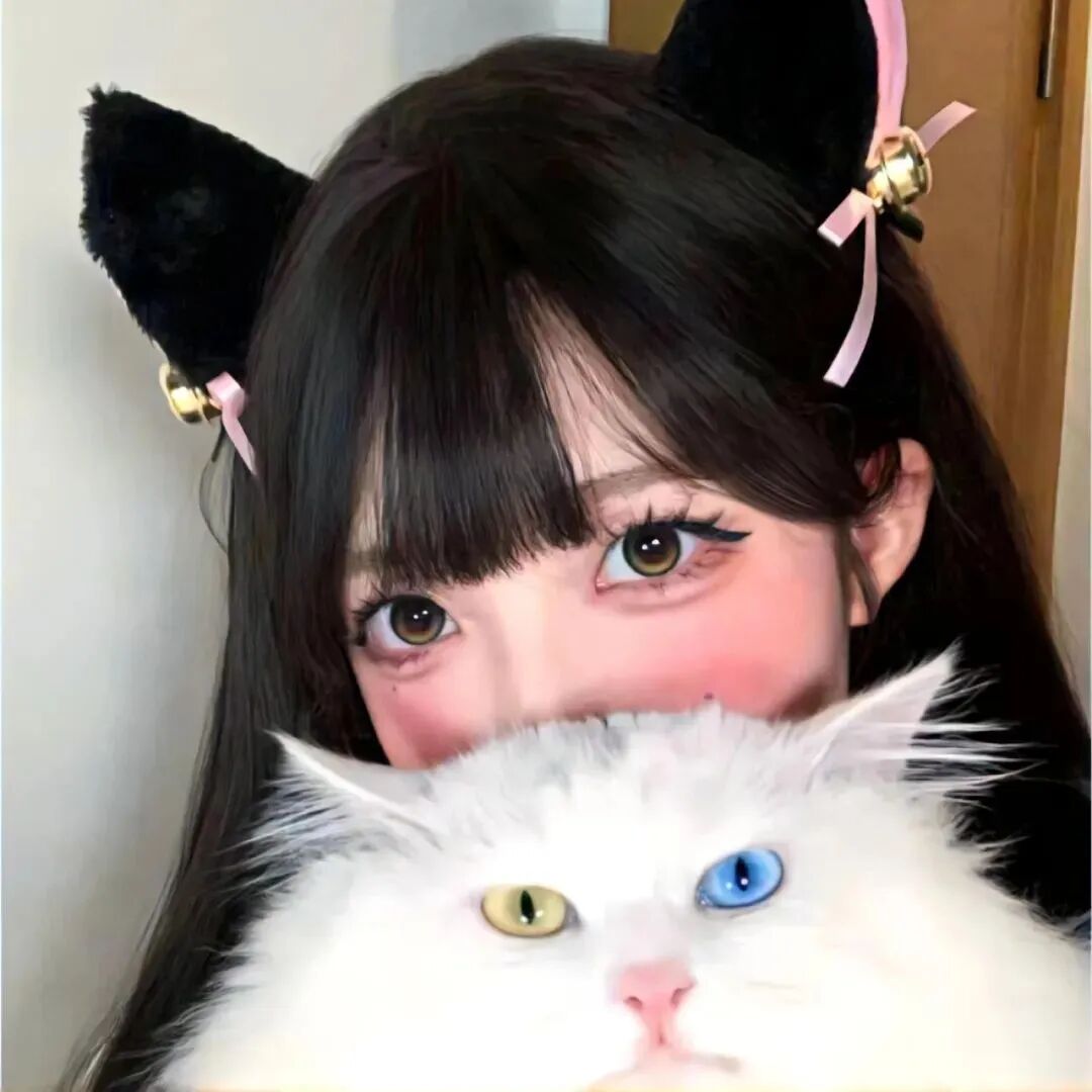 抱着猫咪甜妹女生头像