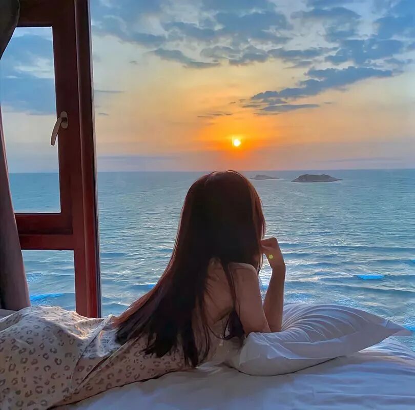 氛围感海边日落不露脸女生头像
