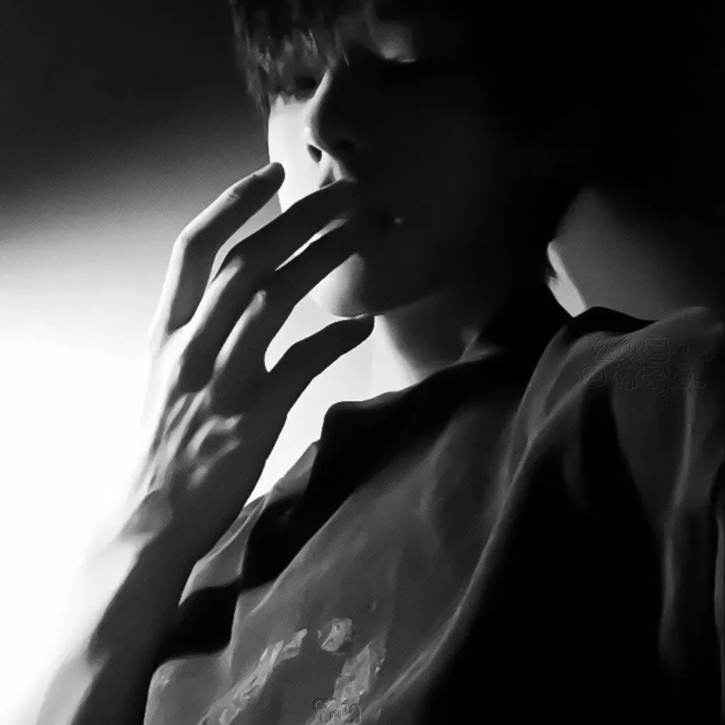 黑白男生头像