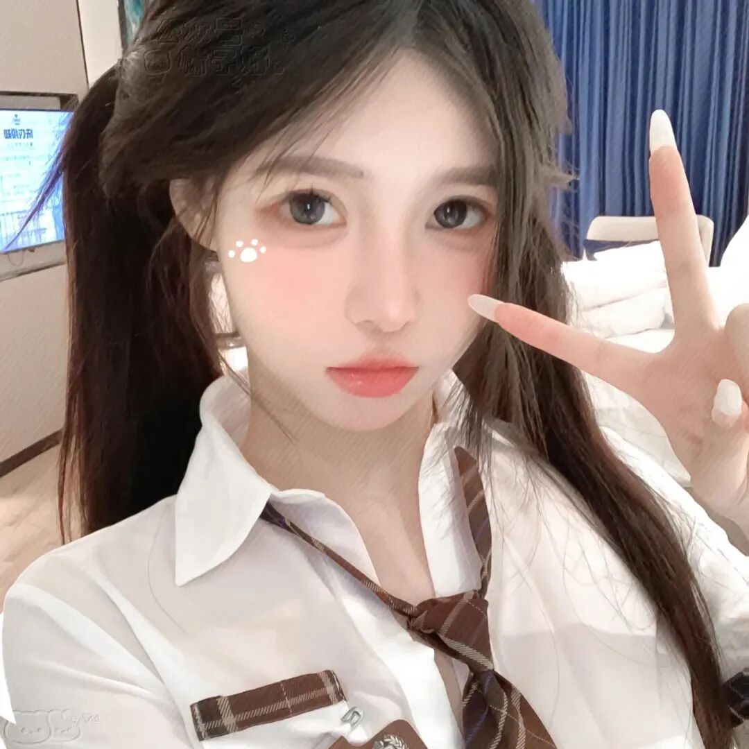 剪刀手甜妹女生头像
