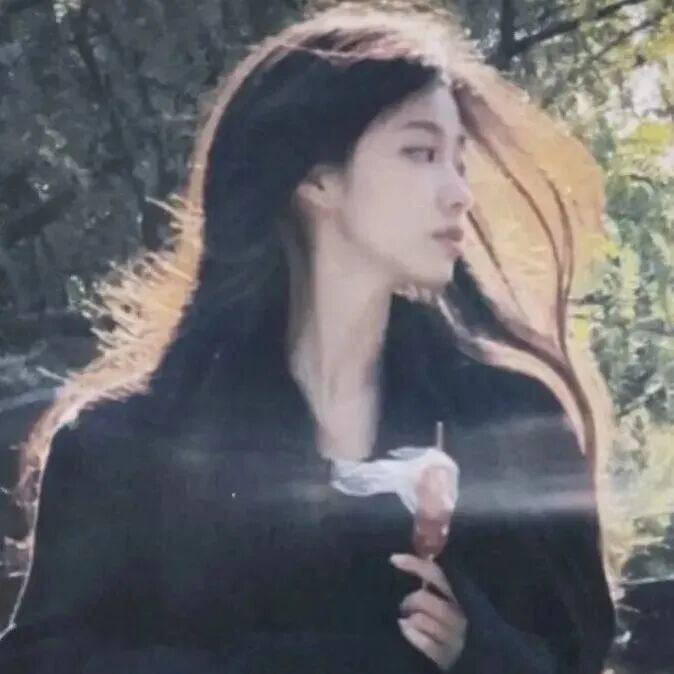 氛围感女生头像侧脸头像