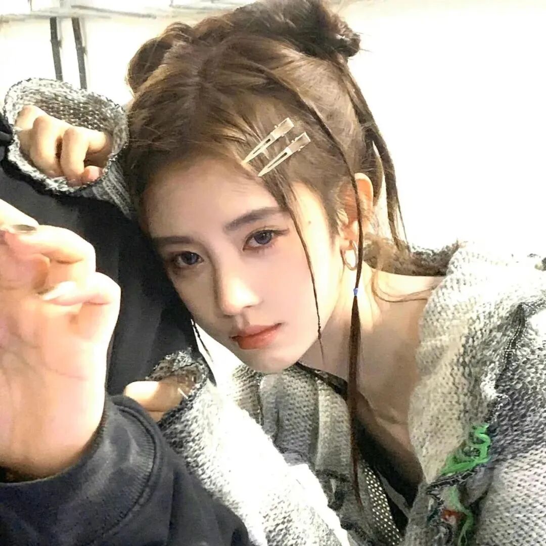鞠婧祎女生头像