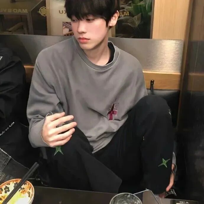 男生头像侧脸头像