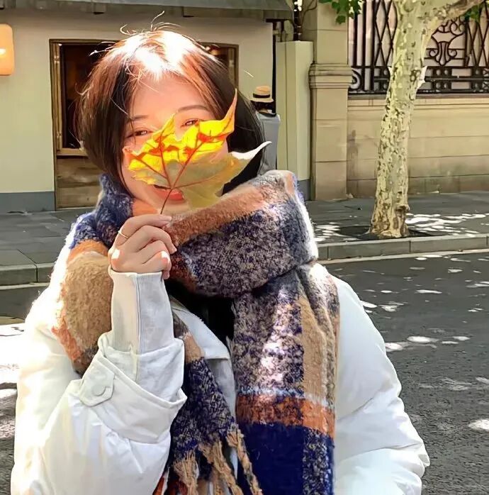 氛围感女生头像不露脸头像