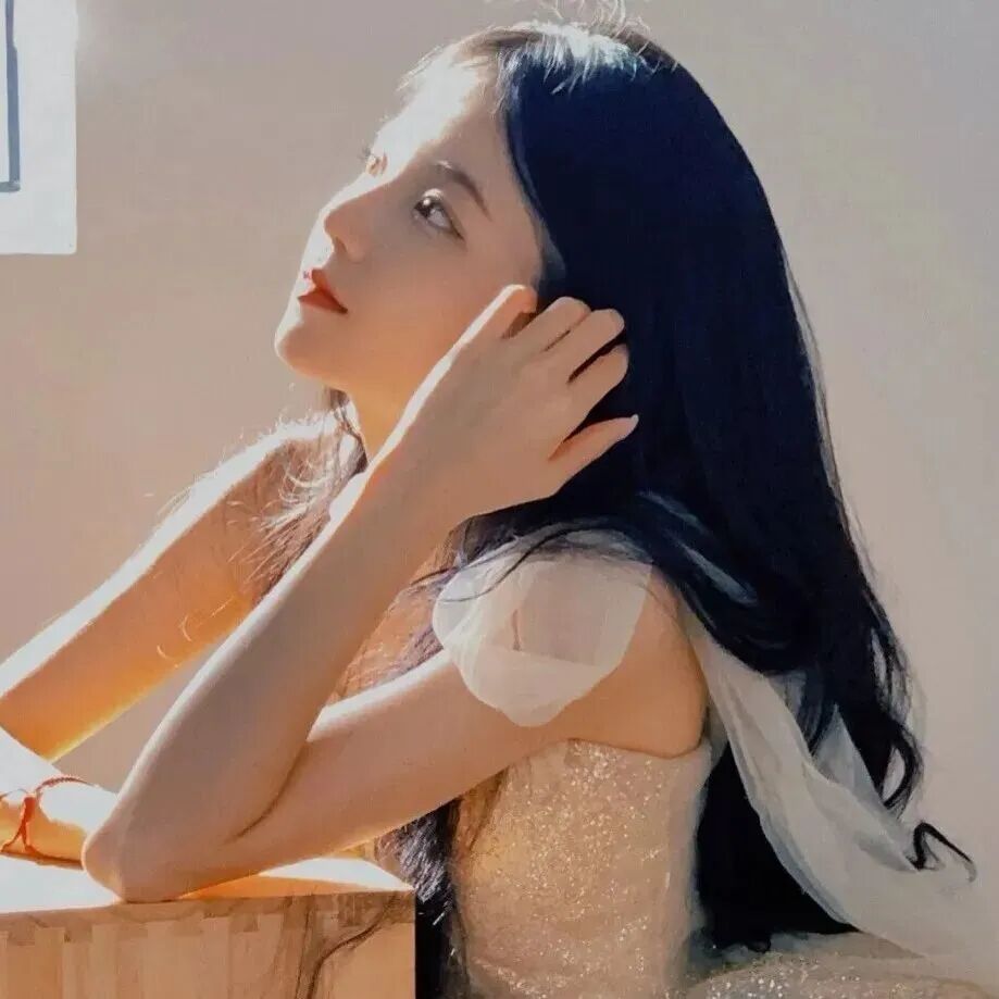 氛围感女生头像侧脸头像