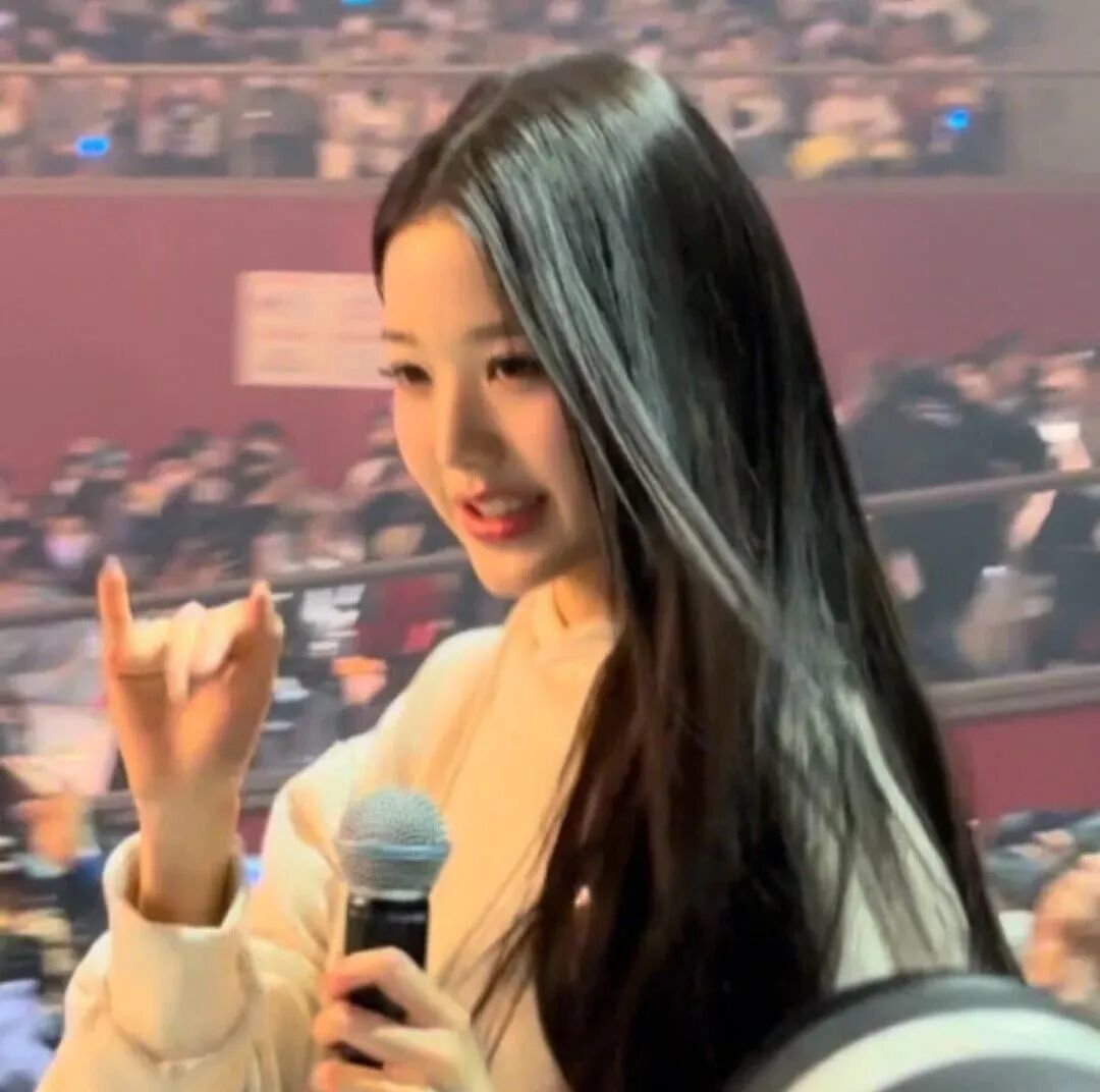 张员瑛头像女生头像侧脸头像