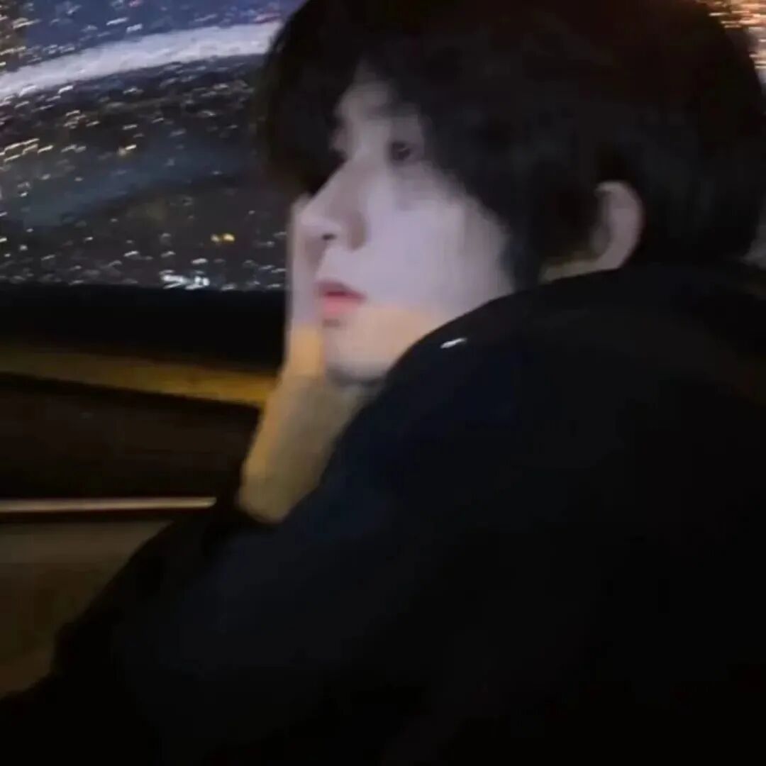 侧脸男生头像