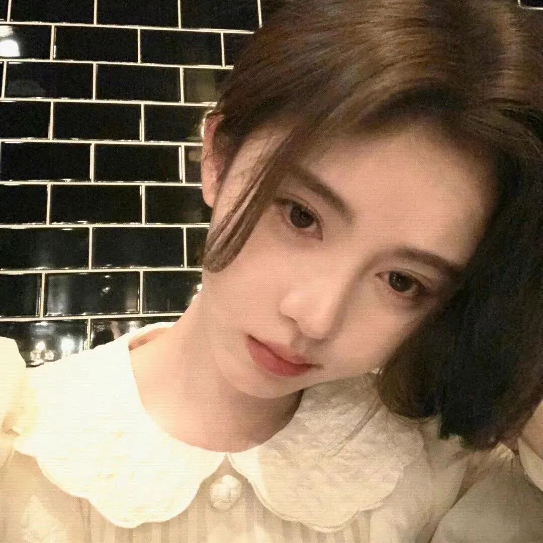 鞠婧祎头像女生头像