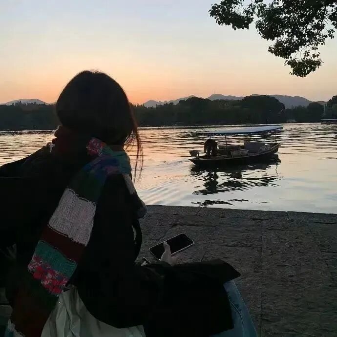 氛围感女生头像不露脸头像