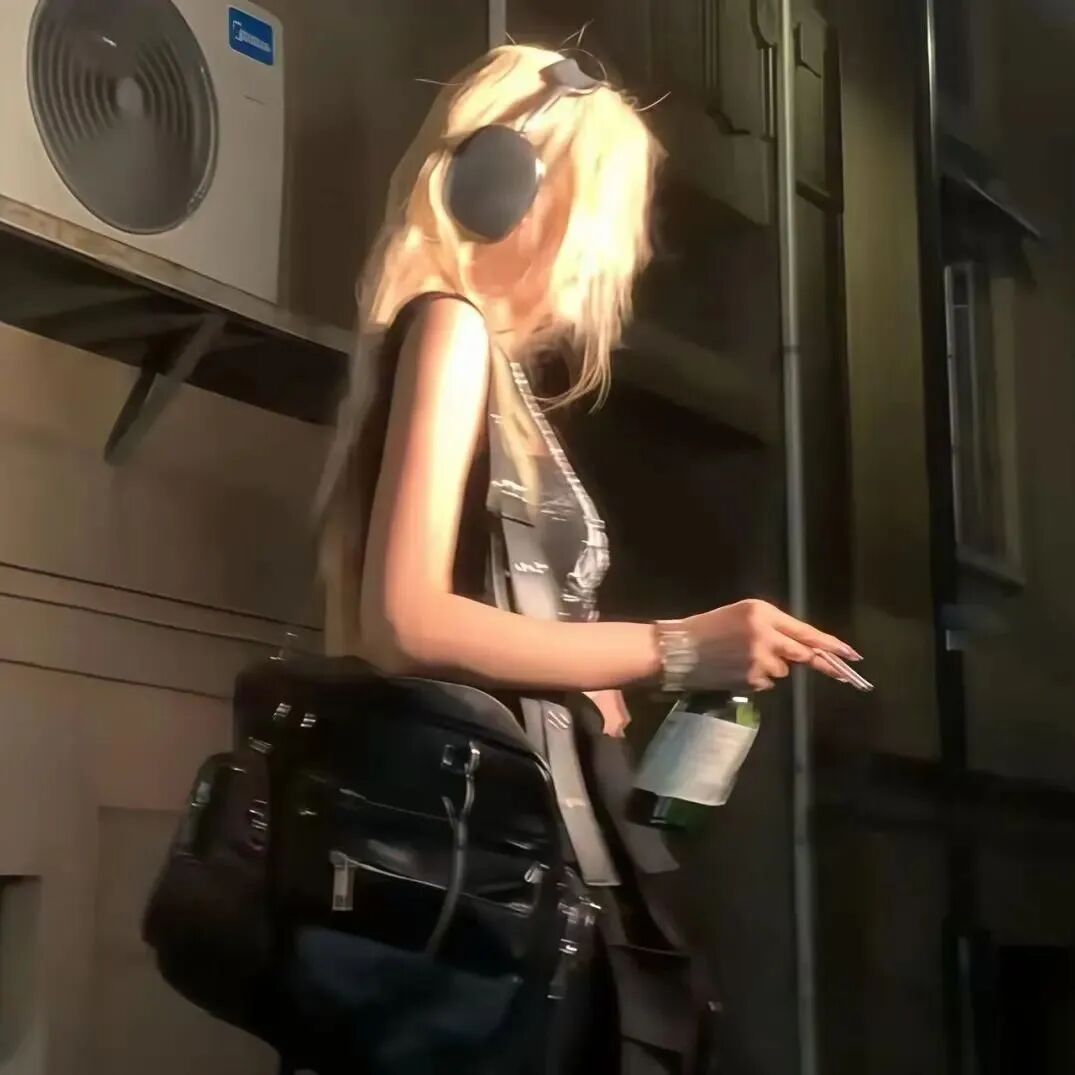 很耳机个性不露脸女生头像