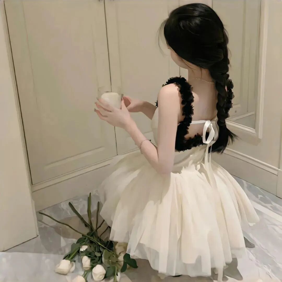 甜美小众不露脸女生头像