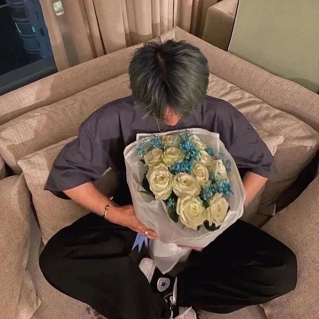 沙发鲜花真人情侣头像